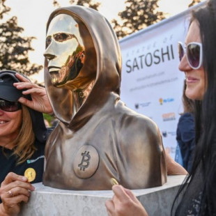 Budapest inaugura un busto en honor a Satoshi Nakamoto, creador del Bitcoin