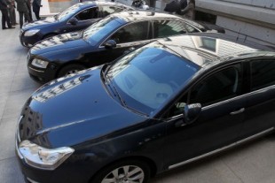 Derroche institucional: se busca coche oficial por más de 74.000 euros y todos los extras