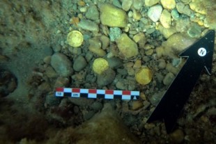 Hallan 53 monedas de oro de los siglos IV y V en el fondo marino de Jávea