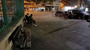 Una sexagenaria baja con una táser a una calle de Zaragoza para callar la bulla de unos menores