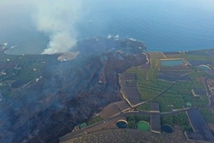 La lava rompe la tubería que riega Las Hoyas - El Remo, la zona agrícola más productiva de Canarias