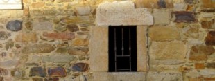 Enterrarse en vida: la celda de las emparedadas de Astorga y la macabra práctica medieval