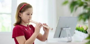 ¿Es imprescindible enseñar música en los colegios con una flauta?