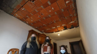 Dos universitarias se salvan «por milésimas» de que les caiga encima el techo de su piso de alquiler en Santiago  (galego-castellano)