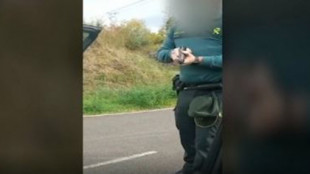 Denuncia a un sargento de la Guardia Civil por amenazarle dos veces con la pistola