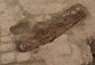 Descubrimiento de antiguas tumbas peruanas arroja nueva luz sobre la cultura Wari (ENG)