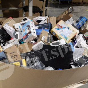 Amazon destruye cada día en España miles de productos sin vender