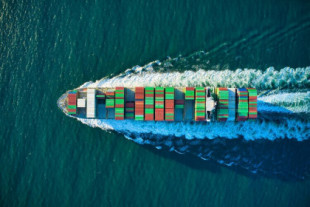 Electrificar los barcos, el nuevo reto para descarbonizar el transporte: proponen el intercambio de baterías mediante contenedores