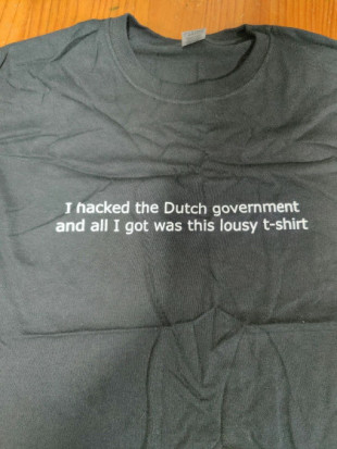 Notificó al centro de seguridad informática Neerlandés una vulnerabilidad y recibió una divertida camiseta
