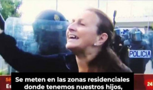 Mujer a la Policía en Cádiz: «Sicarios, si fueran obreros como ellos colgarían el uniforme».