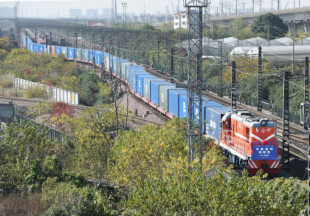 Así es la línea Yiwu-Madrid, el tren de mercancías más largo del mundo que conecta China con España