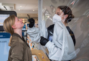 Alemania rebasa el umbral de las 100.000 muertes por coronavirus y suma un nuevo récord de contagios