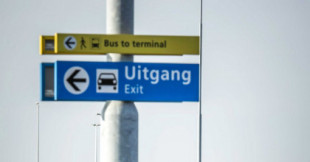 61 pasajeros de 2 vuelos de Sudáfrica dan positivo al aterrizar en Ámsterdam