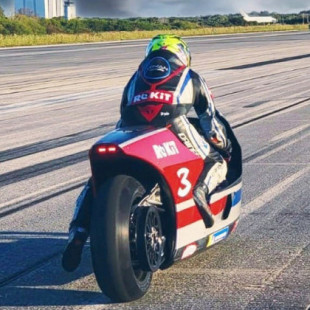 Max Biaggi bate el récord de velocidad máxima de una moto eléctrica
