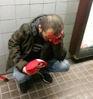 Condenan a prisión a un independentista por empujar por las escaleras del metro a un hombre con una bandera española