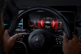 España introduce el coche autónomo en la nueva Ley de Seguridad Vial, y hay novedades para Tesla y Mercedes-Benz