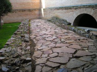 Mis Mentiras Favoritas: Todas las calzadas romanas tenían losas de piedra en su superficie