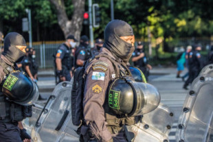 Bolsonaro indulta por Navidad a policías y militares condenados por delinquir en el ejercicio de sus funciones