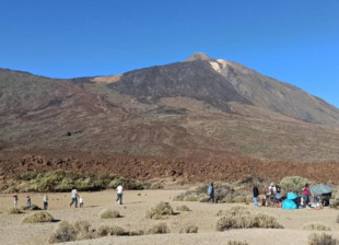 Se montan un camping en pleno Parque Nacional del Teide