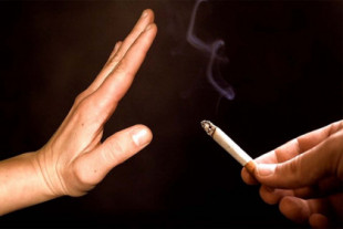 Los internistas piden que se entienda el tabaquismo como “factor de riesgo de mala evolución en COVID-19”