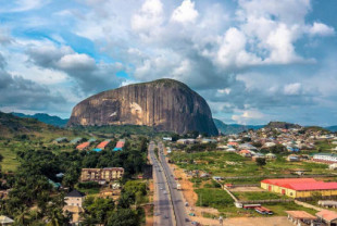 Roca Zuma, el impresionante monolito natural junto a la capital de Nigeria