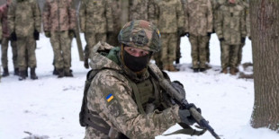 Alemania dice que enviará 5.000 cascos a Ucrania tras ser criticada por negarse a enviar armas [ING]