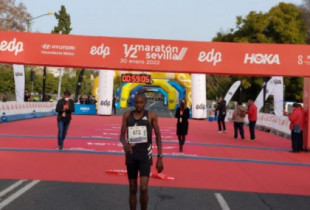 Una liebre se 'cabrea' en el Medio Maratón de Sevilla y gana con una marca de leyenda