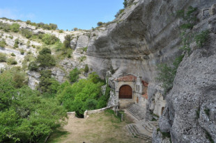 Las insólitas iglesias rupestres del norte de España