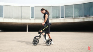 Tres parapléjicos vuelven a andar un día después de recibir un implante electrónico