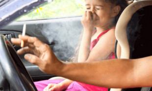 Tolerancia 0 con el tabaco: en qué lugares (coche incluido) no se podrá fumar dentro de unos meses