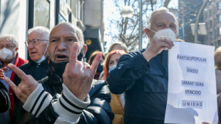 Insultos a los periodistas en la manifestación pro Ayuso: "¡Basura, hijos de puta, cabrones!"