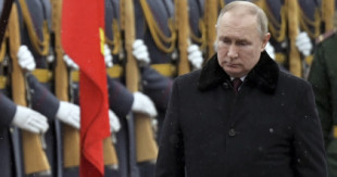 Vladimir Putin ordena la operación militar y pide a EU y aliados hacerse a un lado