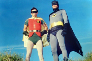 Cuando 'Batman' no se tomaba tan en serio a sí mismo: la mítica serie de los 60 era una adaptación "para los amantes del escapismo puro"
