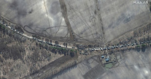 Rusia desplaza hacia Kiev un convoy militar de 64km de longitud