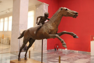 El Jinete de Artemisio, una de las esculturas de bronce más excepcionales de la Antigüedad griega