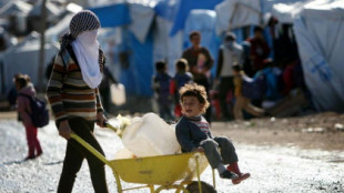 Desde debajo de sus lonas, los refugiados sirios miran a Europa con reproche