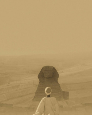 El fotógrafo egipcio karim Amr capta la monumental soledad del desierto