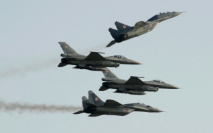El Pentágono dice que la oferta de aviones de Polonia para Ucrania "no es sostenible" [ENG]