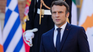 Macron, "preocupado y pesimista", pide a Europa prepararse para lo peor
