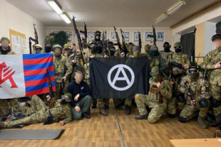 Los anarquistas ucranianos se organizan en milicias armadas para combatir a los invasores rusos