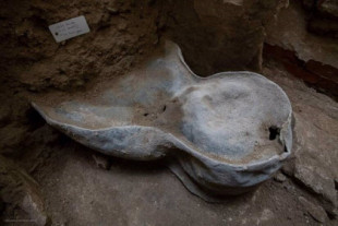 Tumbas antiguas excavadas en el subsuelo de Notre-Dame de París