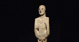 El Hombre de Urfa, la escultura humana naturalista de gran tamaño más antigua encontrada, tiene más de 10.000 años