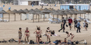 Valencia prohibirá el uso de altavoces y poner música en la playa