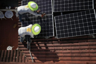 Autoconsumo energético: El camino para independizarse de las eléctricas: "Con el tejado solar he pasado de pagar 130 euros al mes a 50"