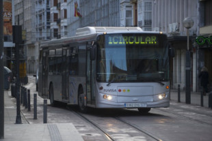 Investigan al conductor de un autobús de Gasteiz por insultar a dos pasajeras negras