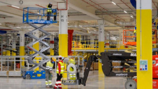 Amazon no encuentra trabajadores cualificados para su centro en Badajoz y comienza a llamar a candidatos por teléfono