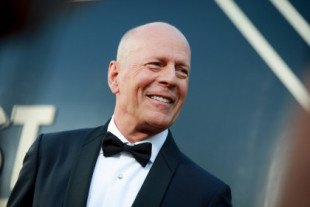 La hija de Bruce Willis anuncia la retirada del actor tras ser diagnosticado con afasia, una enfermedad cognitiva