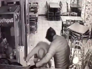 Una camarera de 24 años recibe una brutal paliza en un bar de Torrero