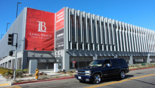 El nuevo programa de Long Beach City College, USA, permitirá a los estudiantes que viven en sus autos pasar la noche en un edificio de estacionamiento