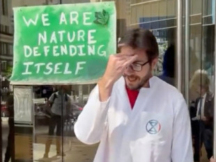 Protesta de Scientist Rebellion: Científico climático de la NASA llora durante protesta en JP Morgan-Chase